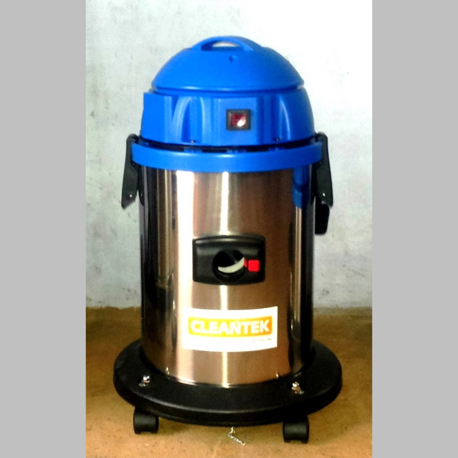 Wet and Dry Vacuum Cleaner VCW25